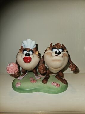 Tazmanian Devil &Bride Looney Tunes Porcelain Figurine Ltd Ed #849/2500 "I Do"
